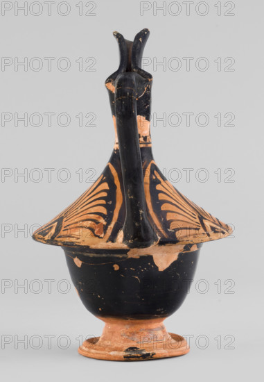Red-figure epichysis with a depiction of Eros, palmettes, southern Italian (Apulian) pottery, ca. 330 BC; vessel (epichysis), weight 0.166 kg