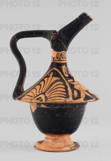 Red-figure epichysis with a depiction of Eros; Eros (mythology); palmettes (iconography); southern Italian pottery, ca. 330 BC; Apulia; vessel (epichysis); weight 0.166 kg; author unknown.