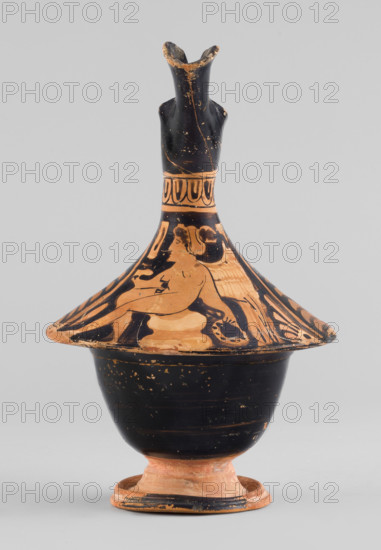 Red-figure epichysis with a depiction of Eros; palmettes; southern Italian (Apulian) pottery; ca. 330 BC; vessel (epichysis); weight 0.166 kg. WQXBCFS