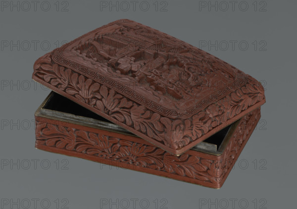 Box with a lid; Chinese, Qing (1644–1911), 19th/20th century. Porcelain box decorated with figurative scenes and landscape motifs including pines, floral and flower ornaments, meander (leiwen) and geometric patterns. Dimensions: height 6.0 cm, width 9.85 cm, depth 14.2 cm.