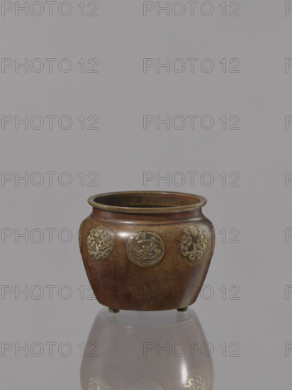 Bowl, bronze; Japanese; floral ornament; Meiji period (1868–1912), early 20th century; vessel; height 9.6 cm, diameter 11.3 cm.