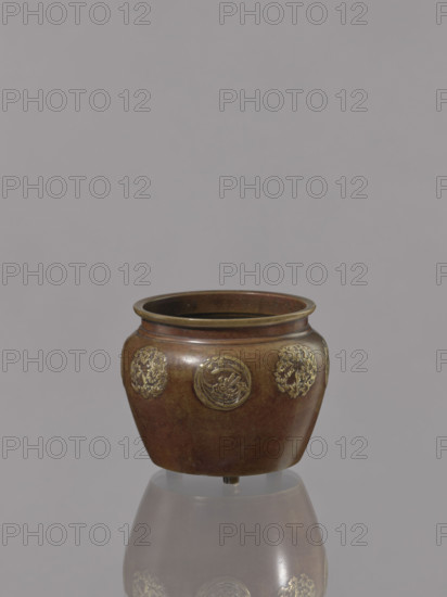 Bowl, bronze; Japanese; floral ornament; Meiji period (1868–1912), early 20th century; vessel; height 9.6 cm, diameter 11.3 cm.