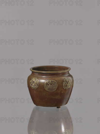 Bowl, bronze; Japanese; floral ornament; Meiji period (1868–1912), early 20th century; vessel; height 9.6 cm, diameter 11.3 cm.