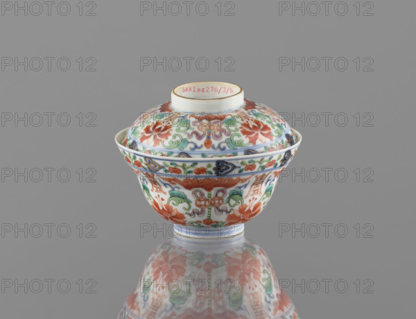 Bowl with lid; Chinese colored porcelain, Qing dynasty (Qianlong period/style), 1736–1795; decorated with bats, longevity shou, lotus tendril ornament, lotuses, and peaches; height 9 cm, diameter 10.7 cm.