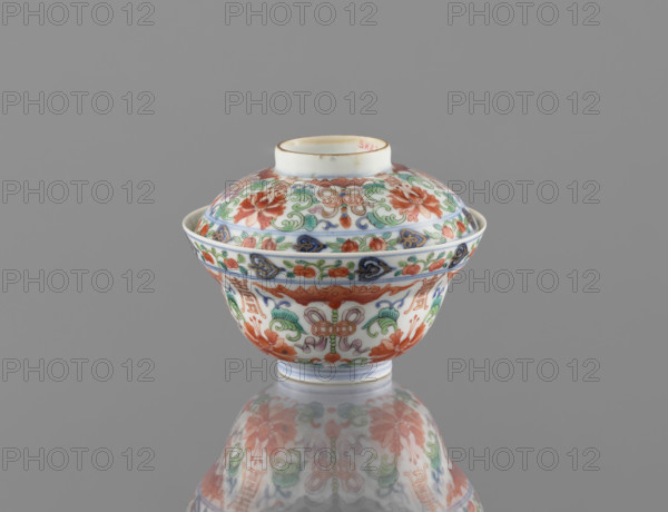 Bowl with a lid; Chinese colored porcelain, Qing dynasty (Qianlong period/style, 1736–1795); decorated with bats, longevity shou, lotus tendrils, lotuses, and peaches; vessel height 9 cm, diameter 10.7 cm; China.