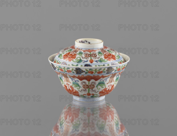 Bowl with a lid; maker: unknown; associated name: Paderewski, Ignacy Jan (1860–1941) (inscription/association). Chinese, Qing dynasty (1644–1911), Qianlong period/style (1736–1795). Colored porcelain vessel decorated with bats, longevity shou, lotus tendril ornament, lotuses, and peaches. Date: 1736–1795. Height: 9 cm; diameter: 10.7 cm.