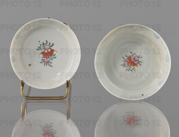 Bowl with a lid; maker: Ignacy Jan Paderewski (1860–1941); Chinese; Qing dynasty (1644–1911), Qianlong period/style (1736–1795); medium: colored porcelain; decoration: bats, longevity shou, lotus tendril ornament, lotuses, peaches; date: 1736–1795; origin: China; function: vessel; dimensions: height 9 cm, diameter 10.7 cm.