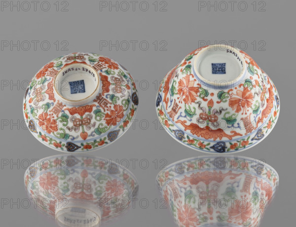 Bowl with a lid; Chinese colored porcelain; Qing dynasty (1644–1911), Qianlong period/style (1736–1795); decorated with bats, longevity shou, lotus tendril ornament, lotuses, and peaches; vessel height 9 cm, diameter 10.7 cm.
