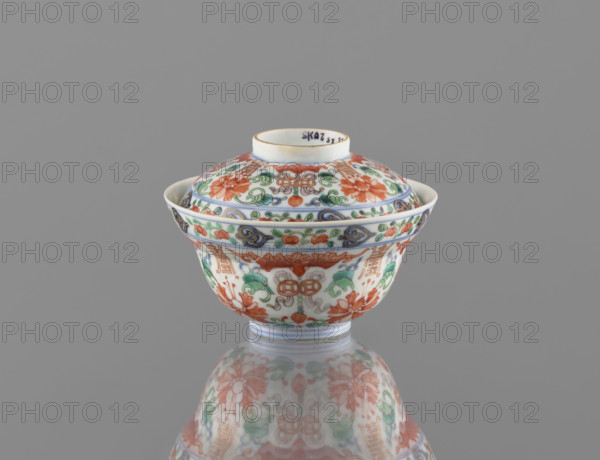 Bowl with a lid; Chinese colored porcelain in Qing (Qianlong) style; decorated with bats, longevity shou, lotus tendril ornament, peaches, and lotuses; dated 1736–1795; China; vessel; height 9 cm, diameter 10.7 cm.