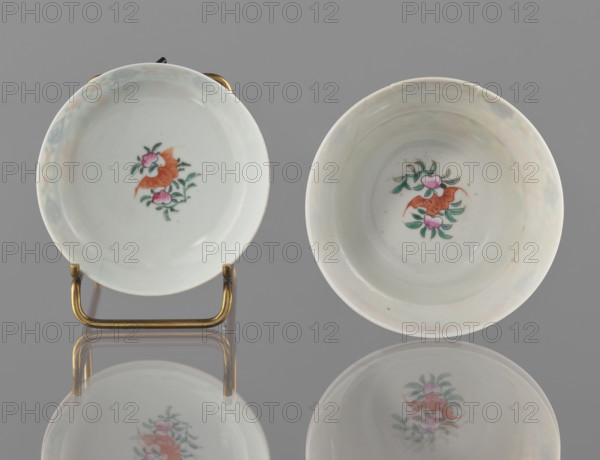 Bowl with a lid; Chinese colored porcelain, Qing dynasty (Qianlong period/style, 1736–1795); decorated with bats, longevity shou, lotus tendrils, peaches, and lotuses; vessel height 9 cm, diameter 10.7 cm; China.