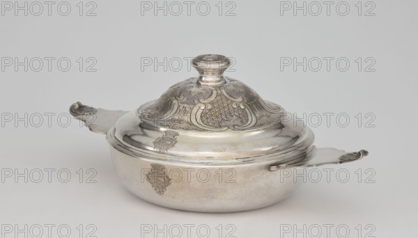 Écuelle by Louis I Dulaurier, goldsmith; tableware element. Body in the form of a smooth circular bowl with two horizontal handles ending in shells. Arched cover decorated with racailles and a grid, with a handle bearing a relief male bust in a laurel wreath. Engraved on both parts is a coat of arms under a count's crown (three-field: right, a tower on a rock on an azure field; left, two bulls on a gold field; above, three stars on a blue field). Dated 1690, 1760–1761. Toulouse. Vessel: height 13 cm, width 28.8 cm, depth 17.2 cm.