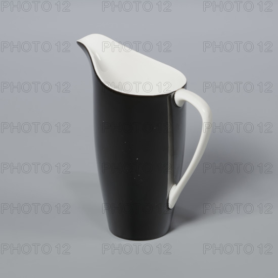 Milk jug from the 'Goplana' coffee set, Cmielów SA Porcelain and Ceramic Products Factory (1920–1939; 1946–1951), manufacturer Potacki, Wincenty (1904–2001), Polish porcelain, style 1955–1965, colored porcelain, 1960–1962, Cmielów, vessel