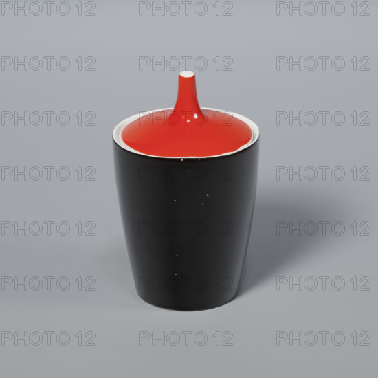 Sugar bowl from the 'Goplana' coffee set; Cmielów SA Porcelain and Ceramic Products Factory (manufacturer active 1920–1939; 1946–1951); designer Potacki, Wincenty (1904–2001); Polish colored porcelain, style 1955–1965; dated 1960–1962; Cmielów; vessel.