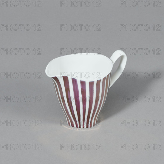 Milk jug from the 'Carry' coffee set; designer: Wincenty Potacki (1904–2001); manufacturer: Fabryka Porcelany i Wyrobów Ceramicznych Cmielów SA (1920–1939; 1946–1951); Polish colored porcelain; style: 1955–1965; date: 1960–1962; place: Cmielów; vessel. WQXBCFS