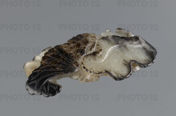 Fish under a lotus flower and leaf — paperweight; maker: Fyodor Vasilyevich Rubiec-Masalski (1865–1920?); material/subject: lotuses, leaves, fish; style: Qing (1644–1911), Qing style; functions/themes: paperweight, writing instruments, scholars, officials, Chinese symbols; form: sculpture; date: 19th century; origin: China; dimensions: height 10.7 cm, width 6.0 cm; associated name: Jerzy Tulisov (1943– ).
