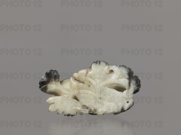 Fish under a lotus flower and leaf — paperweight; maker: Rubiec-Masalski, Fyodor Vasilyevich (1865–1920?); materials/subject: lotuses, leaves, fish, flowers; associated with Chinese art/Chinese, Qing (1644–1911) style; related themes: Tulisov, Jerzy (1943– ), writing instruments, scholars, officials, Chinese symbols; 19th century, China; sculpture; dimensions: height 10.7 cm, width 6.0 cm