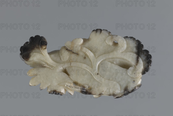 Fish under a lotus flower and leaf — paperweight; maker: Fyodor Vasilyevich Rubiec-Masalski (1865–1920?); materials/subject: lotuses, leaves, fish; associated names: Jerzy Tulisov (1943– ); Chinese art, Qing (1644–1911) style; motifs: writing instruments, scholars, officials, Chinese symbols, flowers; function: paperweight; period: 19th century, China; sculpture; dimensions: height 10.7 cm, width 6.0 cm