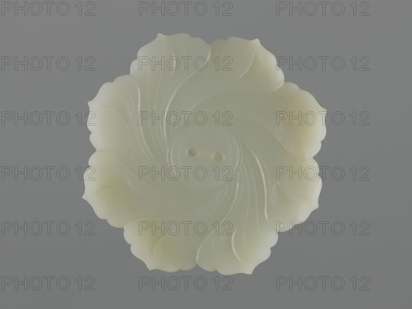 Plaque; maker: Rubiec-Masalski; attributed to Fyodor Vasilyevich (1865–1920?); Tulisow, Jerzy (1943– ); Chinese art; Chinese; Qing (1644–1911); men's ornaments; costumes; rosettes (ornament); men's costumes; 19th century; China; sculpture; diameter 7.0 cm