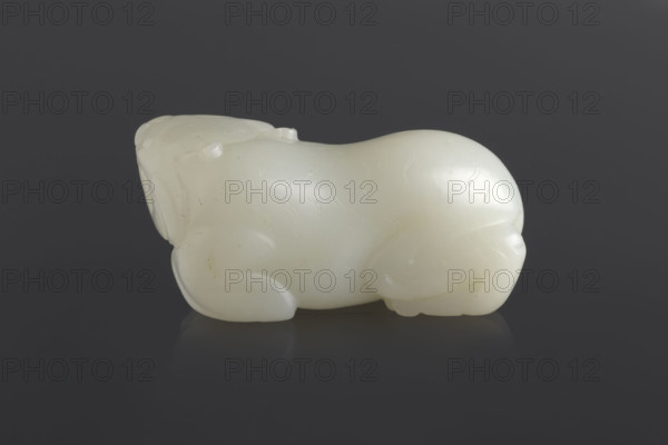 Tiger — paperweight; maker: Rubiec-Masalski, Fyodor Vasilyevich (1865–1920?) and Tulisov, Jerzy (1943– ); Chinese art; Chinese; Qing (1644–1911); Qing (style); writing instruments; paperweights; scholars, officials; tigers (zool.); 18th–19th century; China; sculpture; height 6.3 cm, width 3.4 cm
