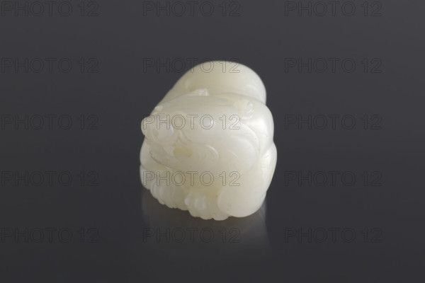 Tiger — paperweight; maker: Rubiec-Masalski, Fyodor Vasilyevich (1865–1920?) and Tulisov, Jerzy (1943– ); Chinese art; Chinese; Qing (1644–1911); Qing (style); object types: writing instruments, paperweights, scholars, officials; subject: tigers (zool.); date: 18th–19th century; origin: China; medium: sculpture; dimensions: height 6.3 cm, width 3.4 cm