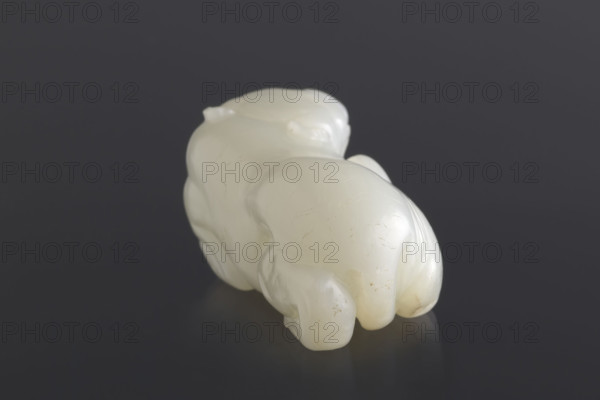 Tiger — paperweight; maker: Rubiec-Masalski, Fyodor Vasilyevich (1865–1920?) and Tulisov, Jerzy (1943– ); Chinese art; Chinese; Qing (1644–1911); Qing (style); function: writing instrument — paperweight for scholars and officials; subject: tiger (zool.); date: 18th–19th century; material/format: sculpture; dimensions: height 6.3 cm, width 3.4 cm