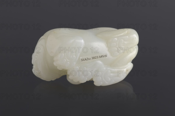 Tiger — paperweight; maker: Rubiec-Masalski, Fyodor Vasilyevich (1865–1920?), Tulisov, Jerzy (1943– ); Chinese art; Chinese; Qing (1644–1911); Qing (style); object types: writing instruments, paperweights, scholars, officials; subject: tigers (zool.); date: 18th–19th century; place: China; medium: sculpture; dimensions: height 6.3 cm, width 3.4 cm