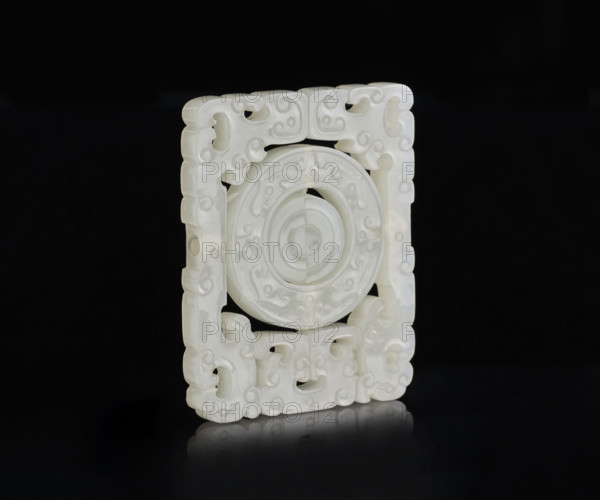 Plaque - decoration; Rubiec-Masalski; Fyodor Vasilyevich (1865-1920?); Chinese art; Chinese; Tulisov, Jerzy (1943- ); Qing (1644-1911); relief decoration; pendants; openwork; Qing (style); 19th century; China; sculpture; height 7.3 cm; width 5.8 cm; depth 0.5 cm