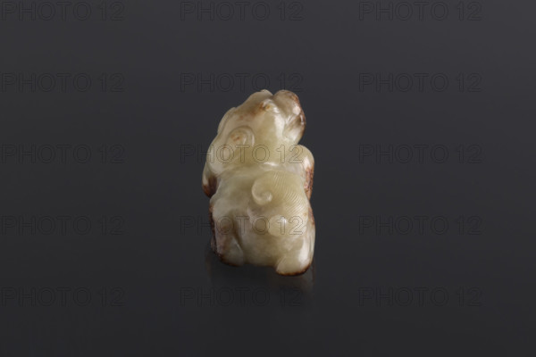 Lion paperweight; maker Fyodor Vasilyevich Rubiec-Masalski (1865–1920?); material: paperweight; subject: lions, scholars, officials, writing instruments; style: Qing (1644–1911), Qing (style); date: 18th–19th century; origin: China; sculpture; dimensions: height 6.0 cm, width 3.4 cm.