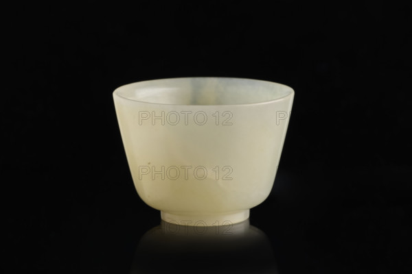 Bowl on a foot; maker: Rubiec-Masalski, Fyodor Vasilyevich (1865–1920?); Chinese art; culture: Chinese; maker: Tulisov, Jerzy (1943– ); period/style: Qing (1644–1911), Qing (style); decorative vessel, bowl; 19th century, China; vessel; height 3.9 cm; diameter 5.6 cm
