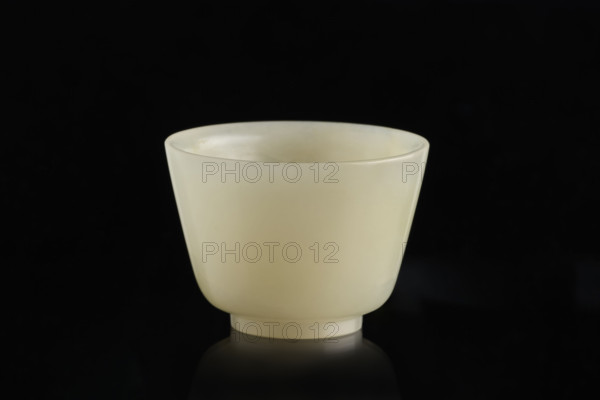 Bowl on a foot, Fyodor Vasilyevich Rubiec-Masalski (1865–1920?), Chinese art, Chinese, Jerzy Tulisov (1943– ), Qing (1644–1911), decorative vessel, bowl, Qing (style), 19th century, China, vessel, height 3.9 cm, diameter 5.6 cm