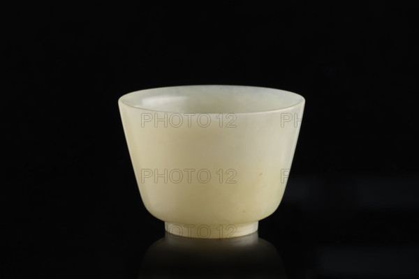 Bowl on a foot; maker: Fyodor Vasilyevich Rubiec-Masalski (1865–1920?); Chinese; maker: Jerzy Tulisov (1943– ); Qing (1644–1911), Qing (style), 19th century; decorative vessel, bowl; material: Chinese art; vessel; height 3.9 cm; diameter 5.6 cm