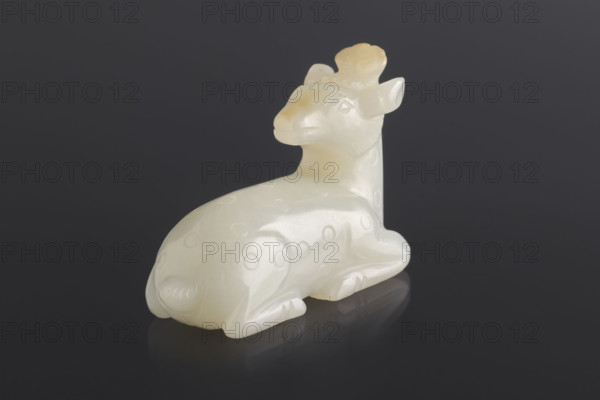 Deer paperweight, attributed to Fyodor Vasilyevich Rubiec-Masalski (1865–1920?), Chinese, Qing (1644–1911) style, 18th–19th century, sculpture depicting a deer, associated with Immortals and scholars, used as a paperweight or writing instrument, materials unspecified, height 5.7 cm, width 4.1 cm.
