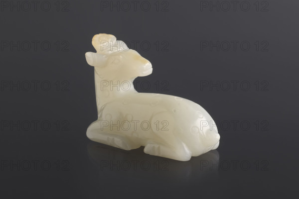 Deer paperweight by Fyodor Vasilyevich Rubiec-Masalski (1865–1920?), Chinese, attributed to Qing (1644–1911) style, 18th–19th century. Subject: deer, animals, Immortals, scholars; function: paperweight/writing instrument figurine. Material: sculpture; dimensions: height 5.7 cm, width 4.1 cm.