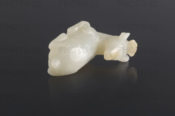 Deer — paperweight; maker: Fyodor Vasilyevich Rubiec-Masalski (1865–1920?); Chinese art; Chinese; attributed to Qing (1644–1911), Qing (style); subject: deer, animals, Immortals, scholars; function: writing instrument/paperweight; material: sculpture/figurine; dimensions: height 5.7 cm, width 4.1 cm; date: 18th–19th century.