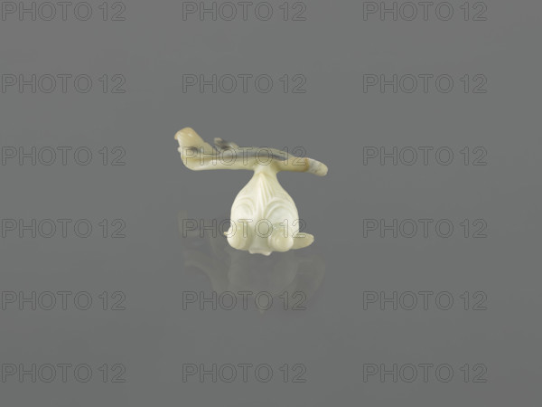 Fish-shaped paperweight; fish motif; Chinese; Qing dynasty (1644–1911); 19th century; decoration; height 3.5 cm, width 11.0 cm, depth 6.5 cm.