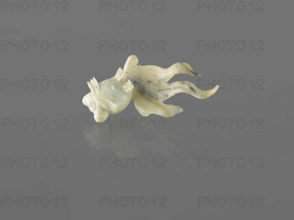 Fish-shaped paperweight; fish motif; Chinese; Qing dynasty (1644–1911); 19th century; decoration; height 3.5 cm, width 11.0 cm, depth 6.5 cm.
