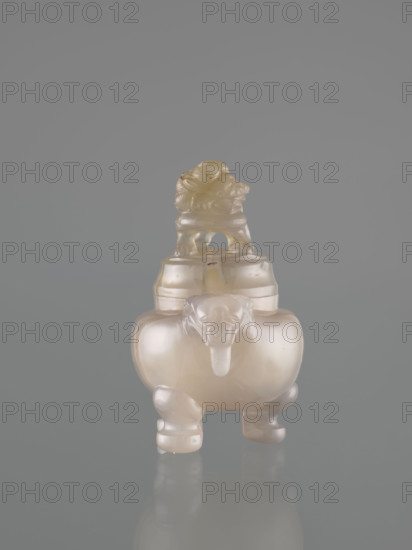 Ding-type incense burner with cover, decorated with lions and ritual vessel (fo) motifs; Chinese decorative vessel, 20th century; height 12.0 cm, width 11.0 cm, depth 7.5 cm.
