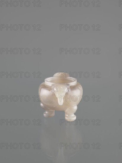 Ding-type incense burner with cover; lions; ceremonial vessels; fo; incense burners; Chinese art; China; 20th century; decorative vessel; height 12.0 cm; width 11.0 cm; depth 7.5 cm WQXBCFS