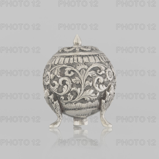 Salt cellar, Indian, 19th century; plant tendril and floral motifs; vessel for salt and spices; ornamented with plant motifs; height 5.0 cm, diameter 4.0 cm.