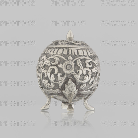 Salt cellar, Indian art; Indian; plant tendril and floral motifs; salt vessel and spice vessel; plant ornament; 19th century, India; vessel; height 5.0 cm, diameter 4.0 cm