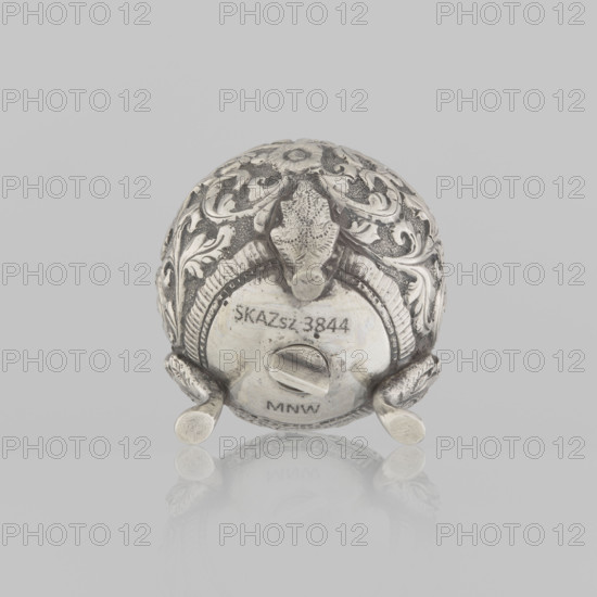 Salt cellar; Indian; plant tendril and floral motifs; salt and spice vessel; plant ornament; 19th century, India; vessel; height 5.0 cm; diameter 4.0 cm