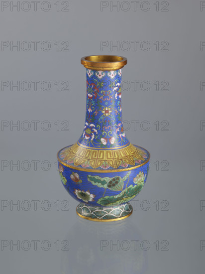 Vase, maker: Rubiec-Masalski; Fyodor Vasilyevich (1865-1920?); Tulisov, Jerzy (1943- ); Chinese; Qing (1644–1911); Boxer Rebellion (1899–1901); cloisonné (enamel) vessel decorated with lotuses, lotus tendril ornament, plant/flower tendrils and waves; 19th century China; height 22.7 cm, diameter 12.5 cm