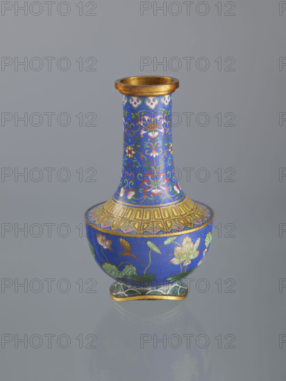 Vase; Rubiec-Masalski; Fyodor Vasilyevich (1865–1920?); Tulisov, Jerzy (1943– ); Chinese art; Chinese; Qing (1644–1911); Boxer Rebellion (1899–1901); lotuses; lotus tendril (ornament); plant tendril; flower tendril; cloisonné (enamel); waves; 19th century; China; vessel; height 22.7 cm; diameter 12.5 cm