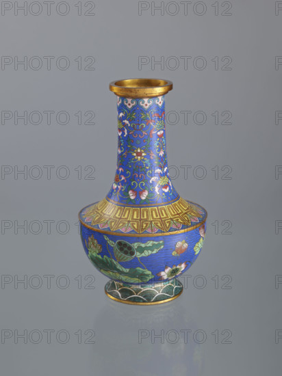Vase; maker: Rubiec-Masalski, Fyodor Vasilyevich (1865–1920?) and Tulisov, Jerzy (1943– ); Chinese art, Qing dynasty (1644–1911), Boxer Rebellion (1899–1901) period; cloisonné (enamel); decoration: lotuses, lotus tendril/plant/flower tendril, waves; 19th century China; vessel; height 22.7 cm, diameter 12.5 cm.