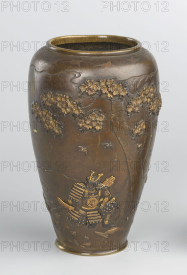 Vase, Fyodor Vasilyevich Rubiec-Masalski (1865-1920?), Jerzy Tulisov (1943- ), Japanese art, Meiji (1868-1912), vases, bronzes, trees, pines, flowers, sakura, samurai, birds, boats, late 19th century (Meiji period, Japan), vessel, height 15.6 cm, diameter 10.7 cm