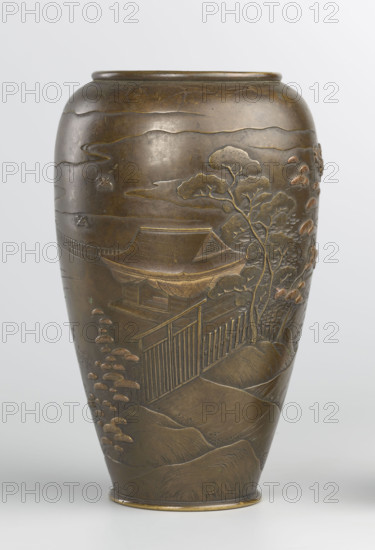 Vase, Rubiec-Masalski; Fyodor Vasilyevich (1865-1920?); Tulisov, Jerzy (1943– ); Japanese art, Meiji (1868–1912), late 19th century; vessel; materials: bronze; subject: trees, pines, flowers, sakura, birds, samurai, night, moon; dimensions: height 15.6 cm, diameter 10.7 cm.
