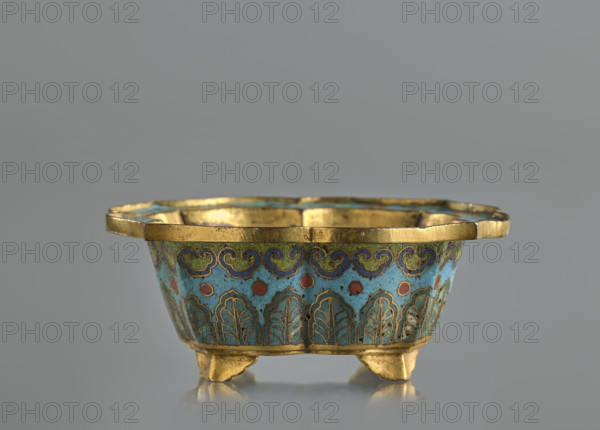 Bowl, Chinese, Qing (1644–1911), 19th century. Cloisonné enamel in Qing (style) with cracked-ice ornament, floral and plant ornament featuring banana plants, leaves, and flower tendrils. Vessel (censer), height 11.5 cm, width 4.0 cm. Maker: Fyodor Vasilyevich (1865–1920?) and Tulisov, Jerzy (1943– ) noted.
