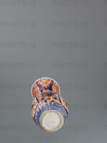 Vase with peonies and sakura, Imari ware, Meiji period (1868–1912), decorated with phoenixes (hoo), floral and plant motifs, Japan, 19th–20th century, vessel, height 38.0 cm, diameter 14.0 cm