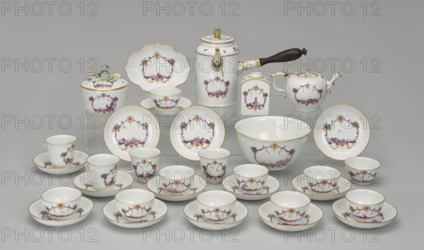 Dessert set with landscape miniatures in purple-camaieu, Koenigliche Porzellain Fabrique, Meissen (manufacturer), ca. 1750, Meissen, vessel