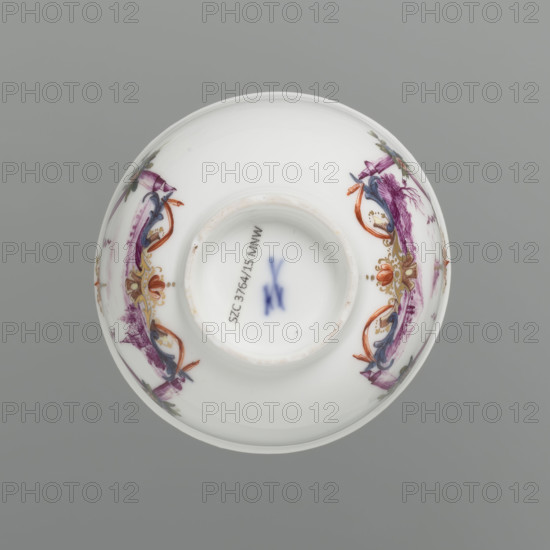 Hemispherical bowl, Koenigliche Porzellain Fabrique, Meissen (1710–1763), manufacturer; ca. 1750; Meissen; vessel; height 4.7 cm; width 8 cm